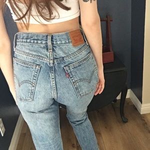 Levi’s Lightly Distressed Classic Mom Jeans!